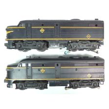 Used Postwar Lionel FA Diesel Erie #2032 A-A Set WORKING (no Box) 1